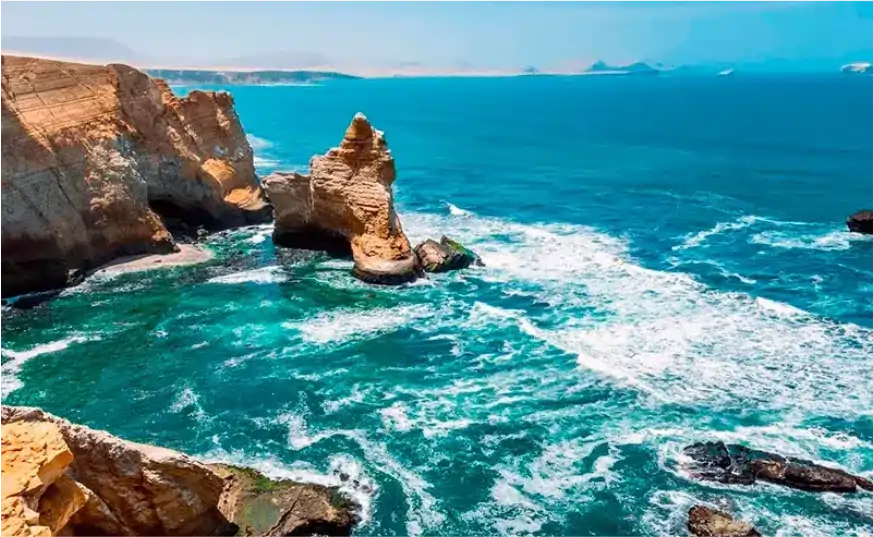 BALLESTAS ISLANDS AND HUACHINA OASIS (FULL DAY)